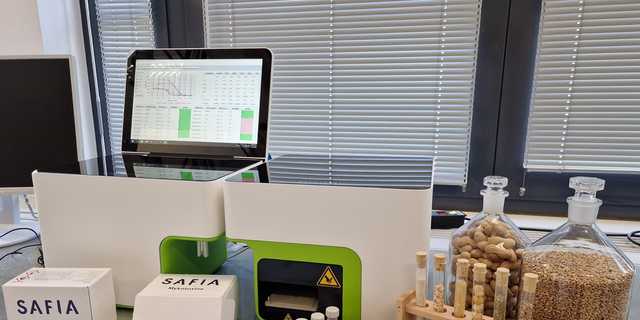 SAFIA in field use. (Article in LABO magazine)